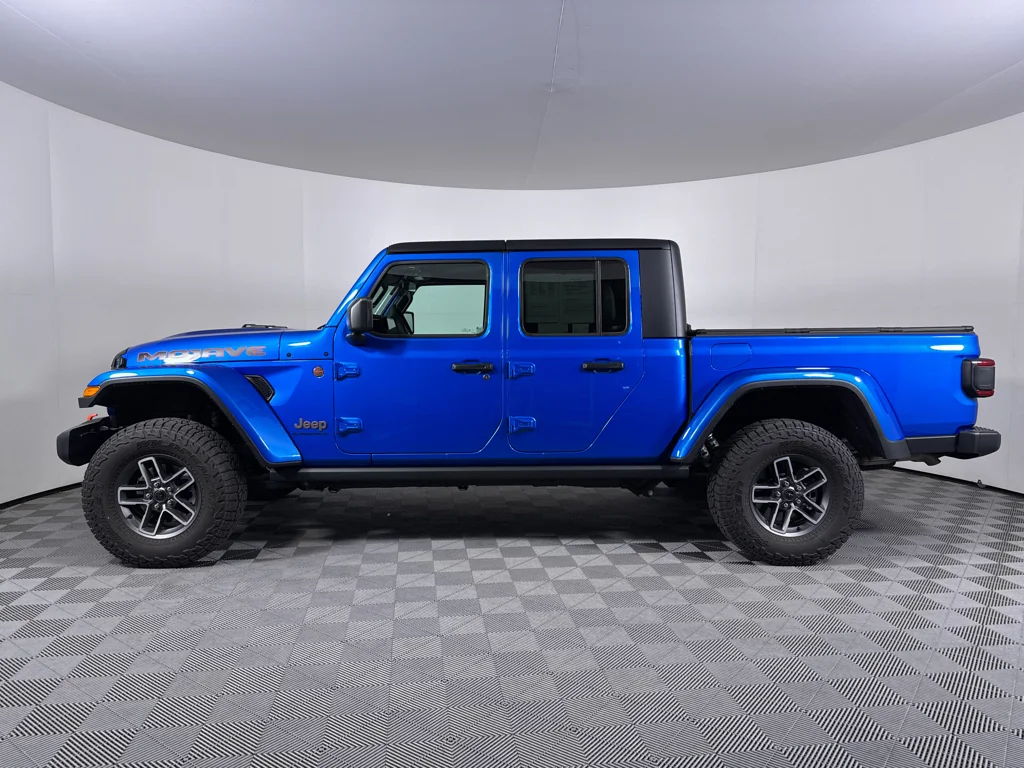 Used 2025 Jeep Gladiator - photo 15