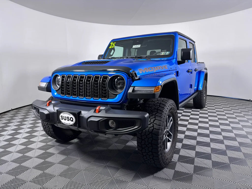 Used 2025 Jeep Gladiator - photo 1