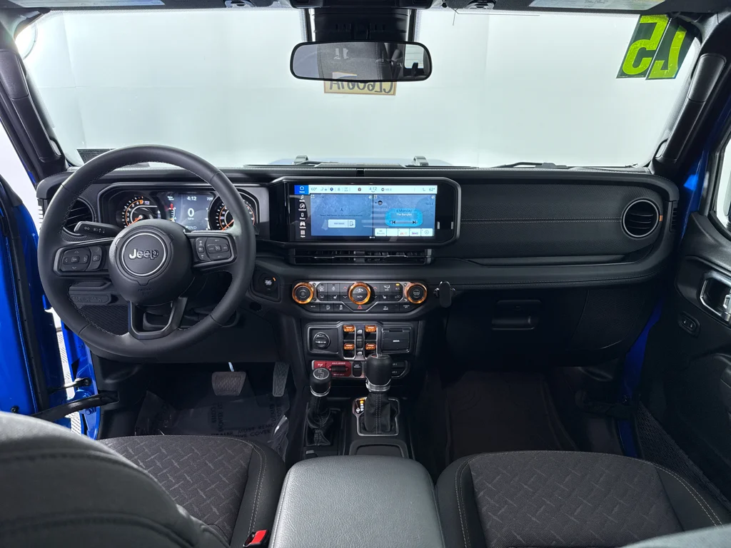 Used 2025 Jeep Gladiator - photo 6