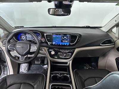Used 2024 Chrysler Pacifica - photo 1