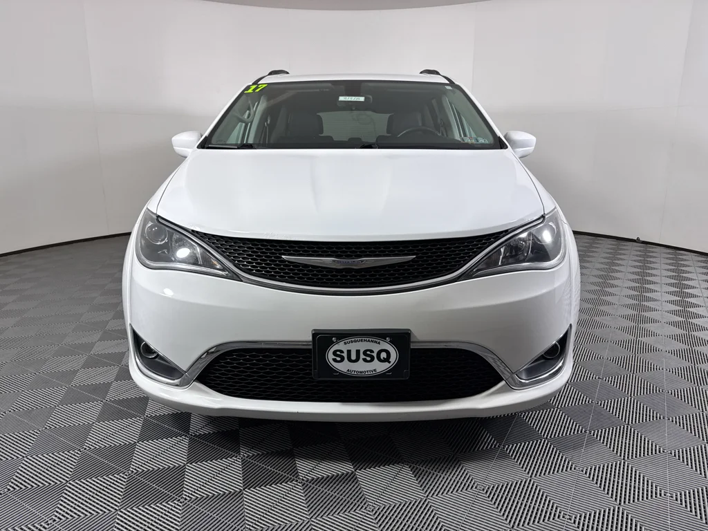Used 2017 Chrysler Pacifica - photo 1