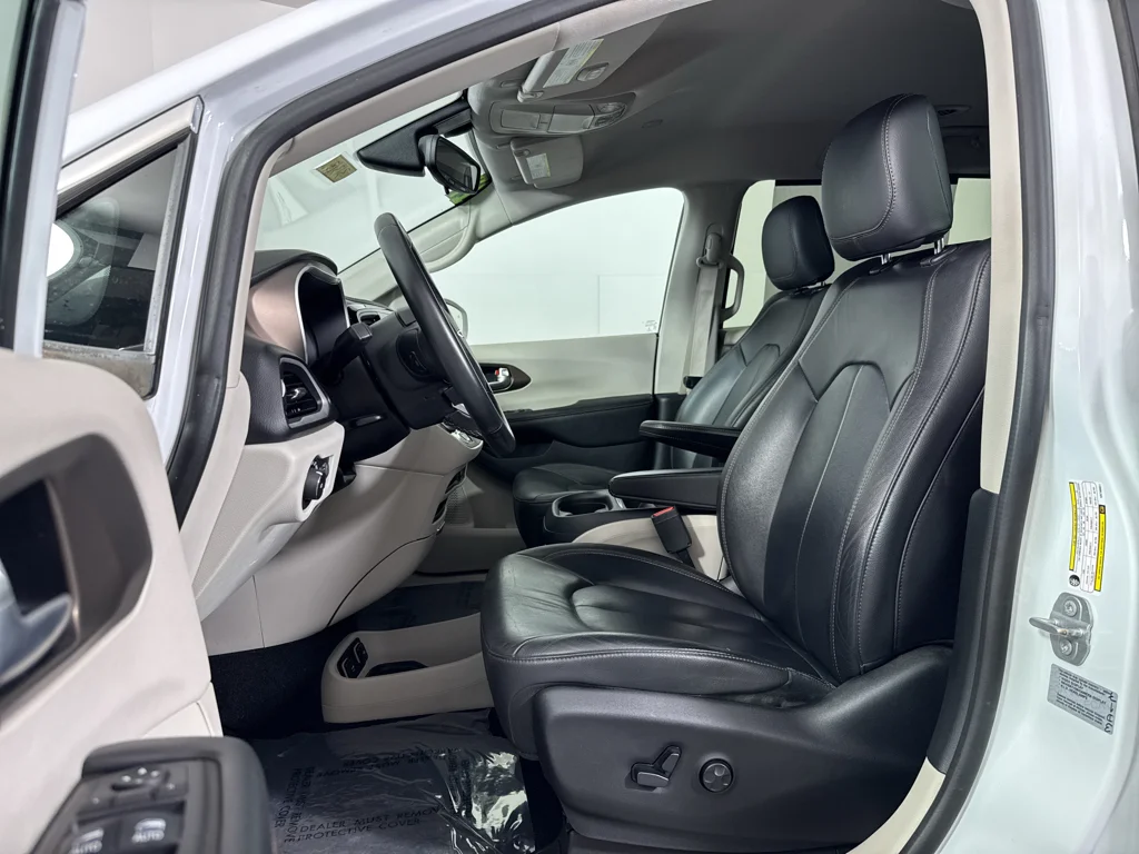 Used 2017 Chrysler Pacifica - photo 6
