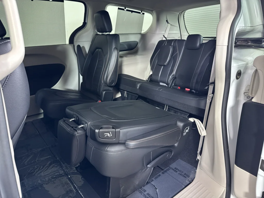 Used 2017 Chrysler Pacifica - photo 8