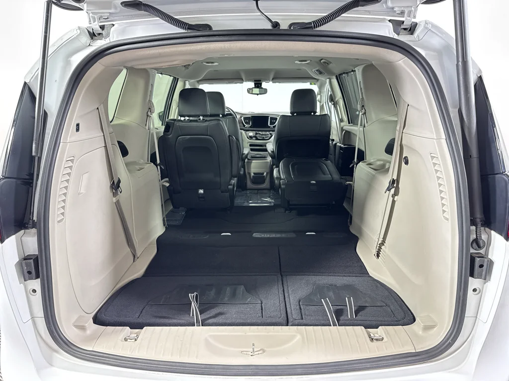 Used 2017 Chrysler Pacifica - photo 9