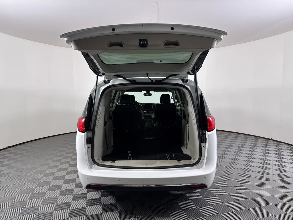 Used 2017 Chrysler Pacifica - photo 10