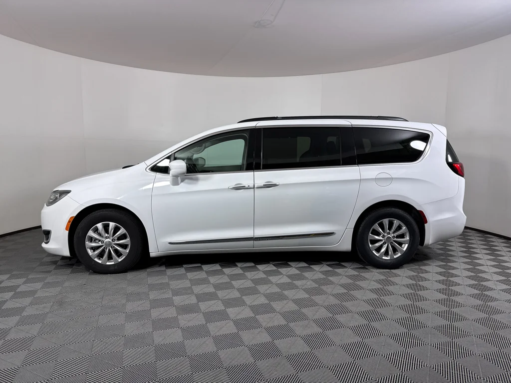 Used 2017 Chrysler Pacifica - photo 13