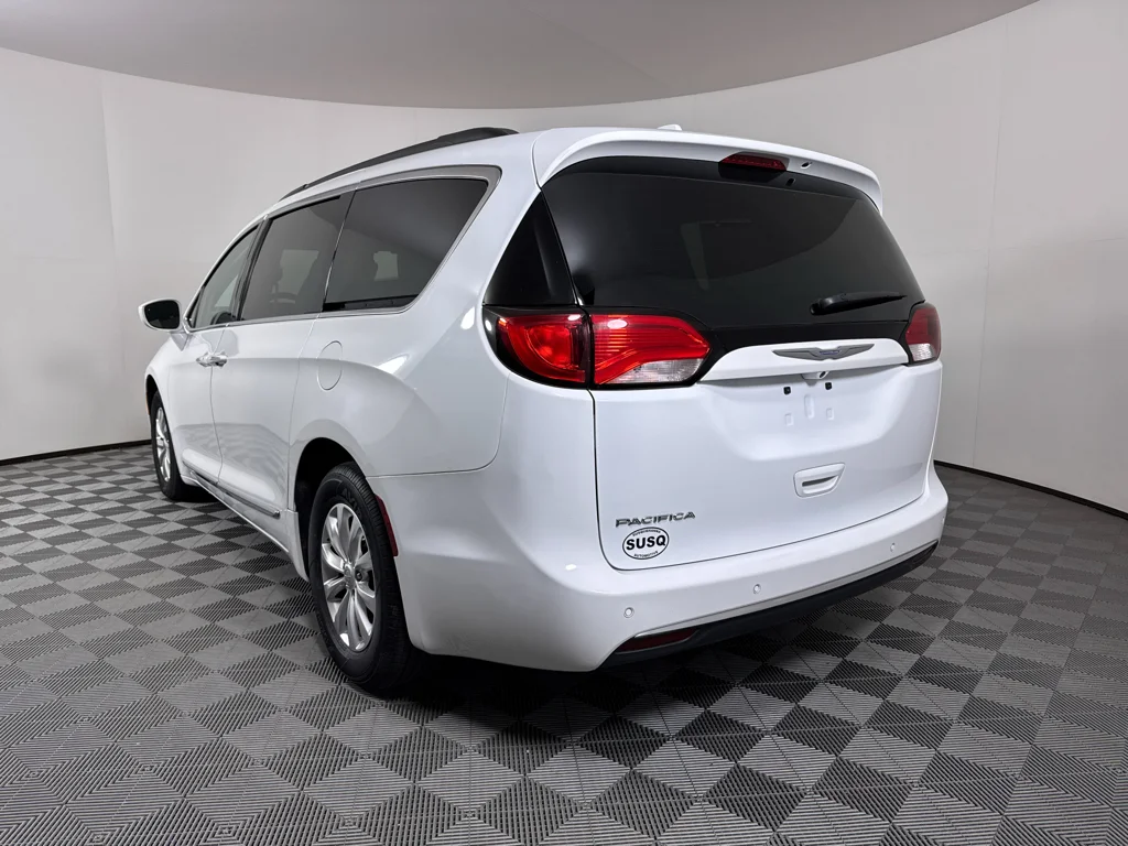 Used 2017 Chrysler Pacifica - photo 18