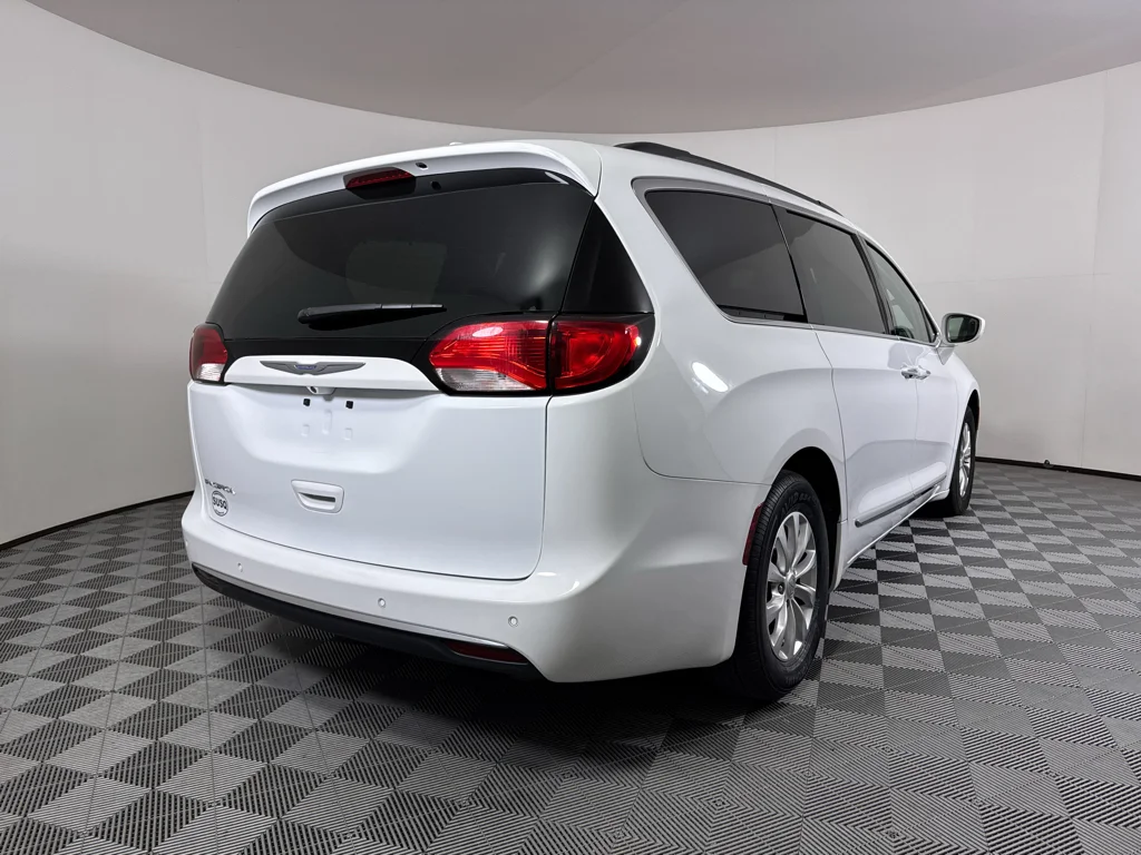Used 2017 Chrysler Pacifica - photo 19