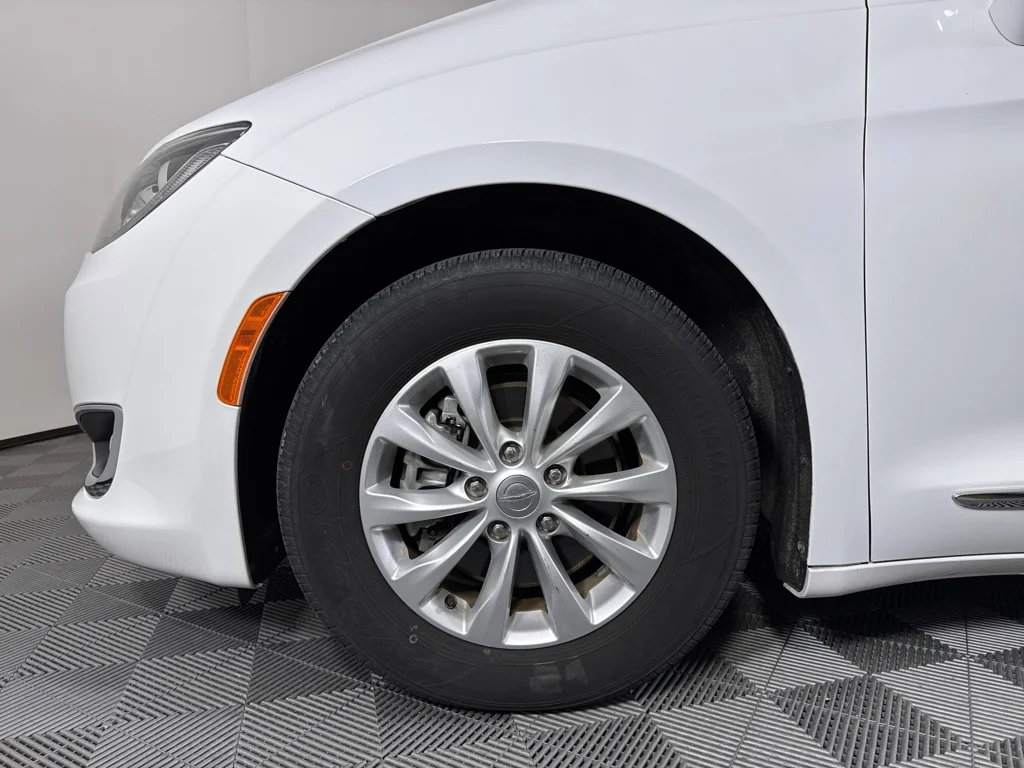 Used 2017 Chrysler Pacifica - photo 20