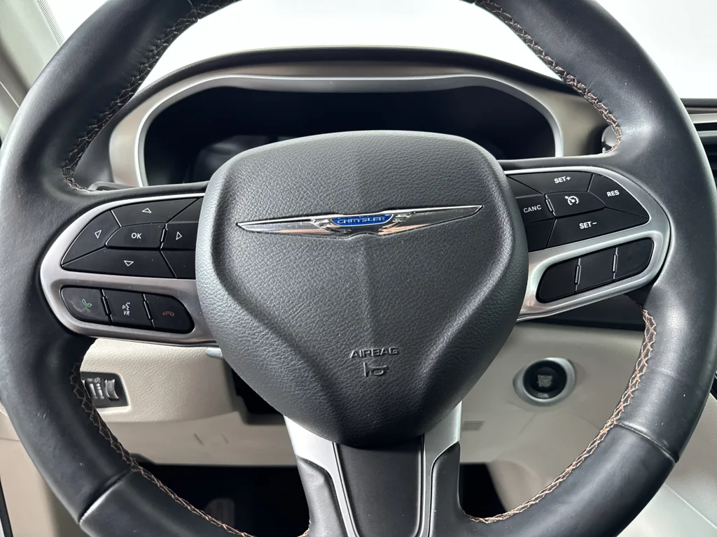 Used 2017 Chrysler Pacifica - photo 21