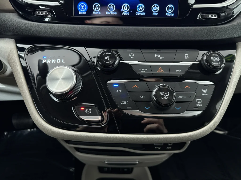Used 2017 Chrysler Pacifica - photo 22