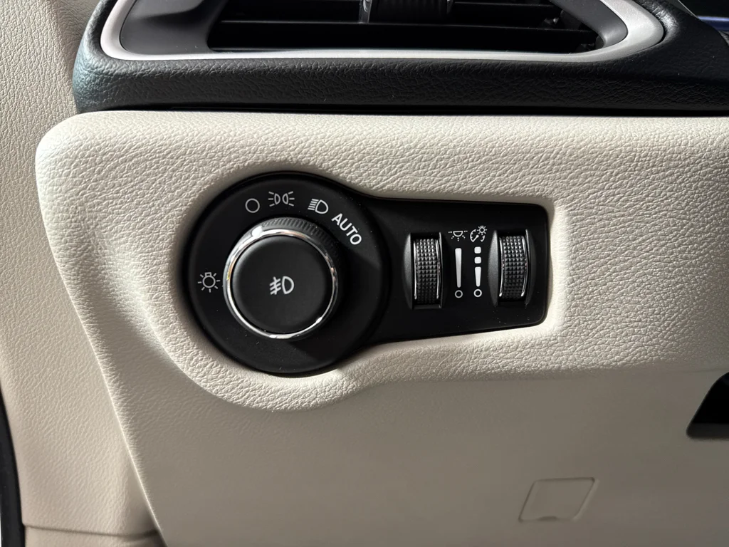 Used 2017 Chrysler Pacifica - photo 28