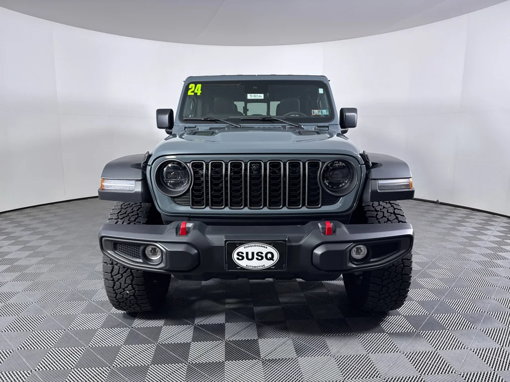 Used 2024 Jeep Gladiator - photo 1