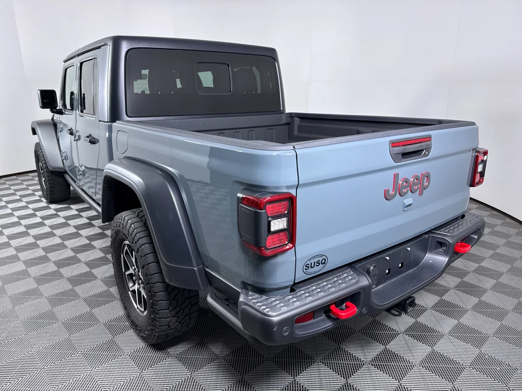 Used 2024 Jeep Gladiator - photo 9