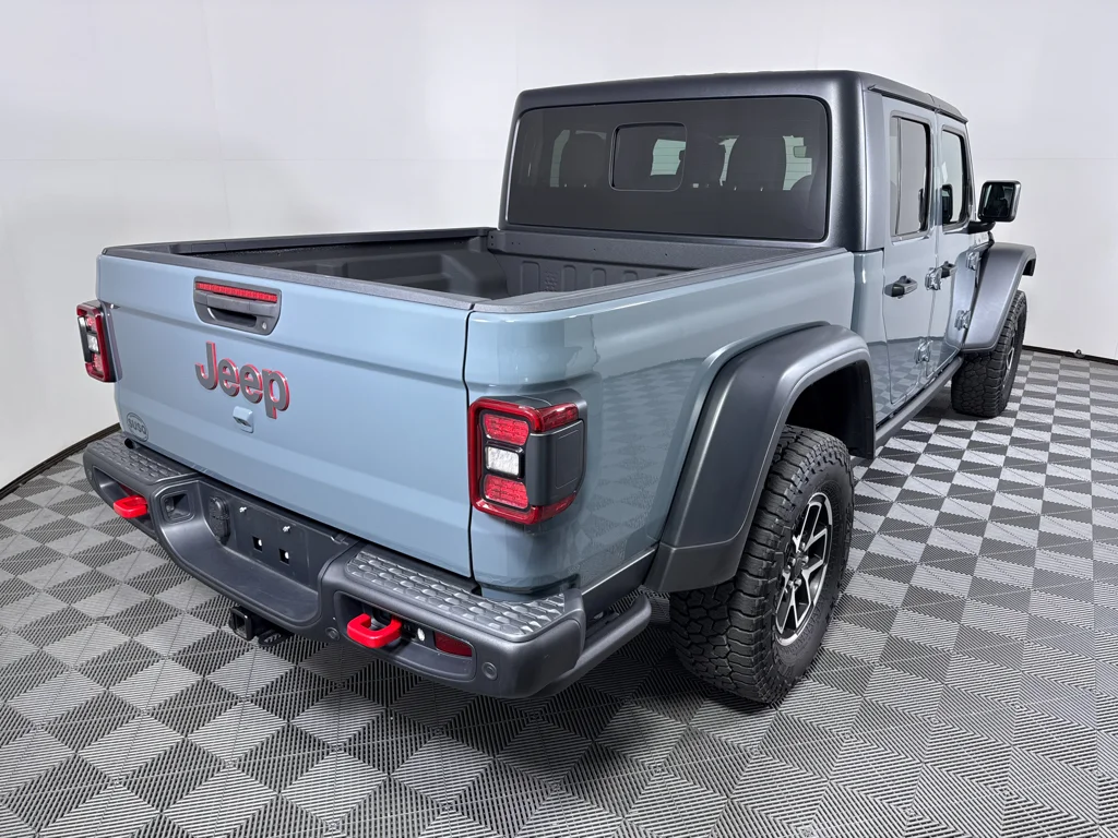 Used 2024 Jeep Gladiator - photo 10