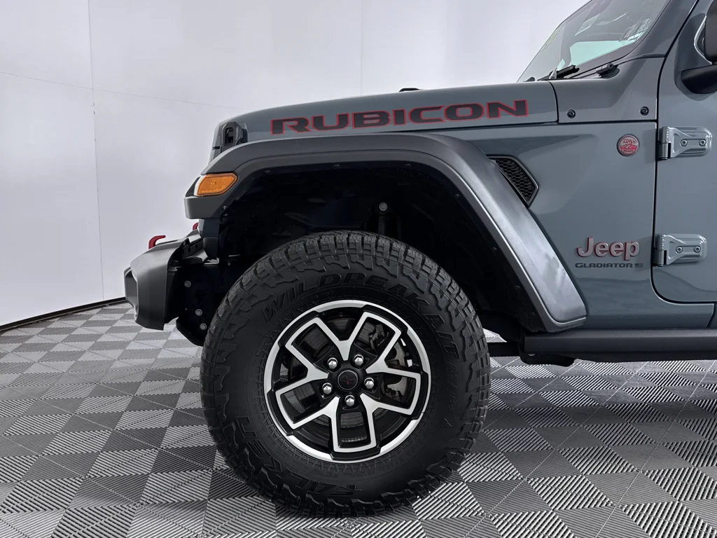 Used 2024 Jeep Gladiator - photo 11