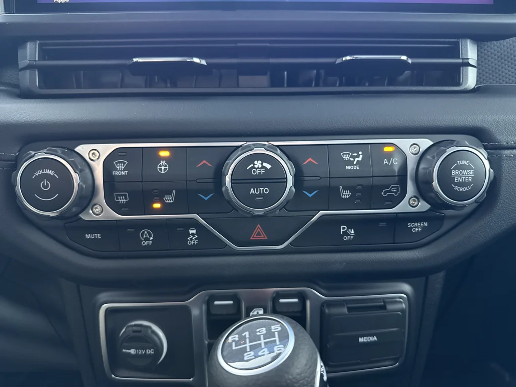 Used 2024 Jeep Gladiator - photo 14