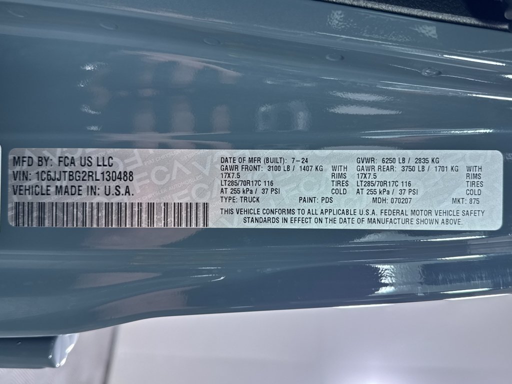 Used 2024 Jeep Gladiator - photo 23