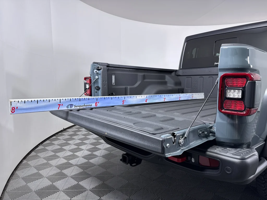 Used 2024 Jeep Gladiator - photo 29