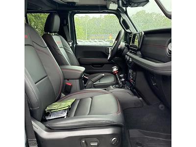Used 2024 Jeep Gladiator - photo 2