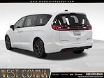 Used 2024 Chrysler Pacifica Select Minivan thumbnail 6