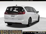 Used 2024 Chrysler Pacifica Select Minivan thumbnail 2