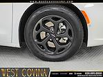 Used 2024 Chrysler Pacifica Select Minivan thumbnail 8