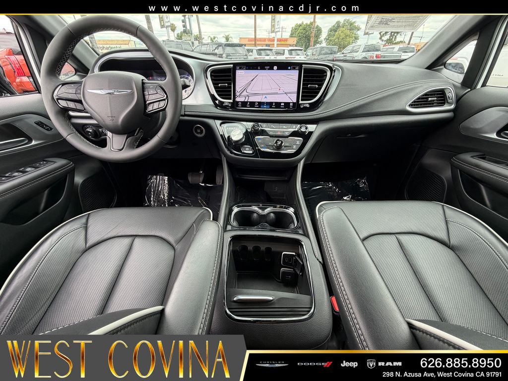 Used 2026 Chrysler Pacifica - photo 12