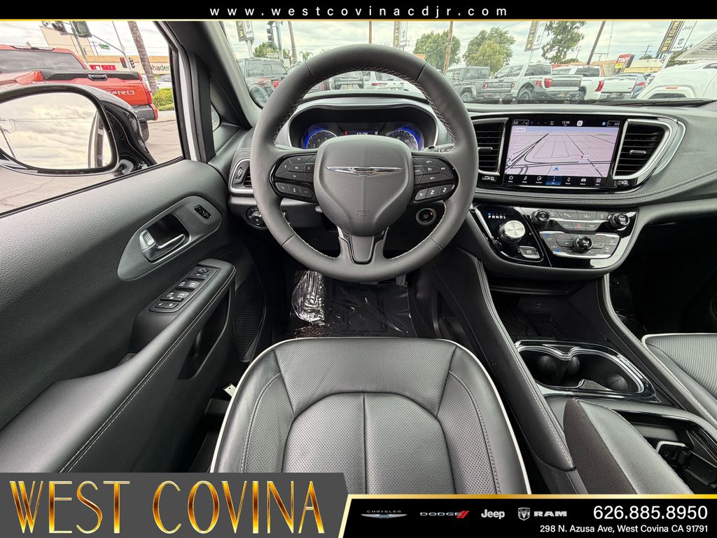 Used 2026 Chrysler Pacifica - photo 13