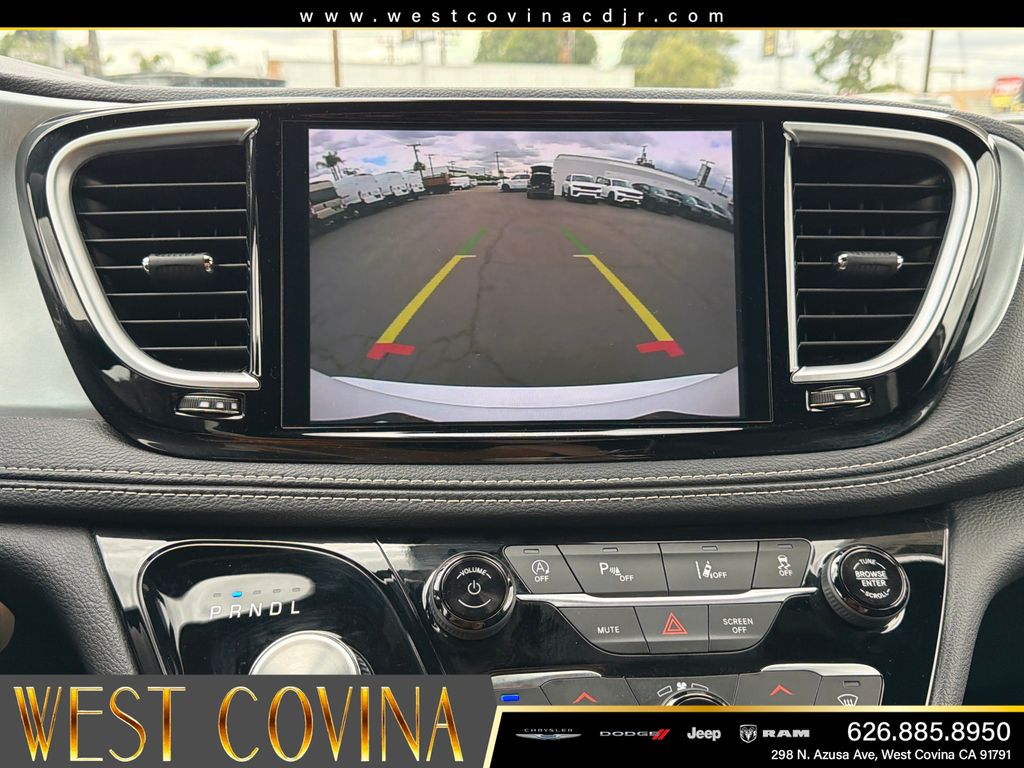 Used 2026 Chrysler Pacifica - photo 16