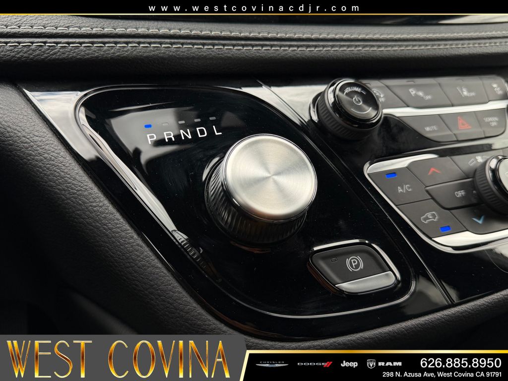 Used 2026 Chrysler Pacifica - photo 18