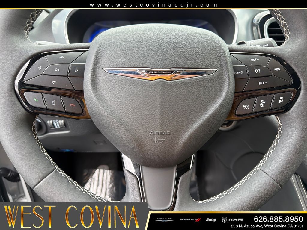 Used 2026 Chrysler Pacifica - photo 19