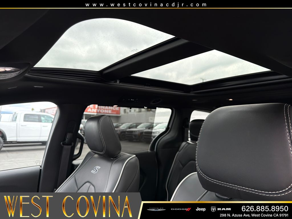 Used 2026 Chrysler Pacifica - photo 23