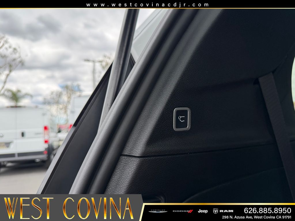 Used 2026 Chrysler Pacifica - photo 26