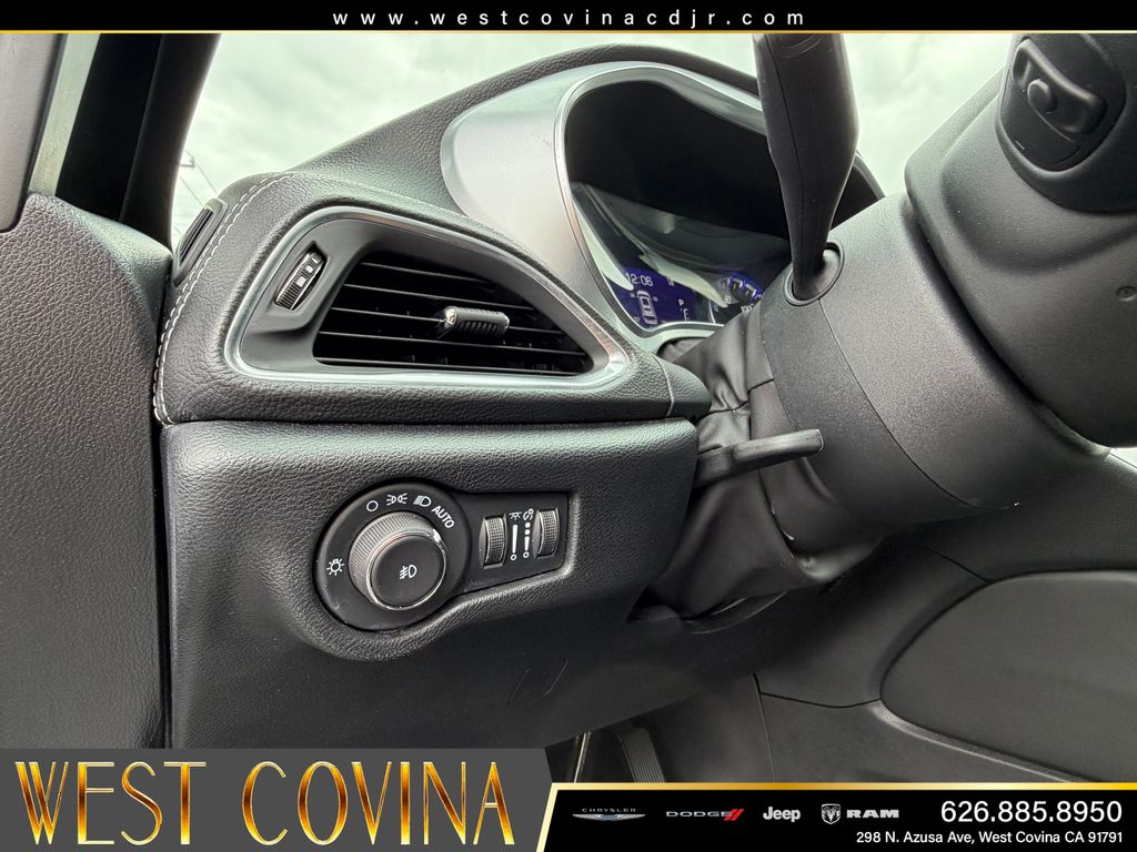 Used 2026 Chrysler Pacifica - photo 29