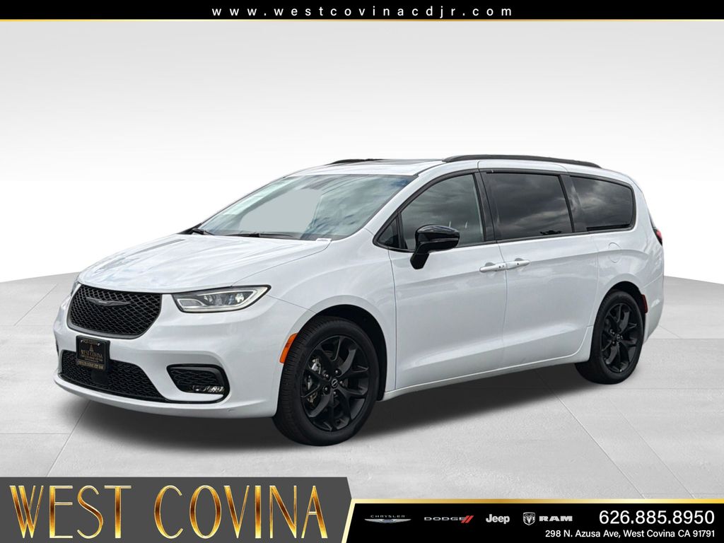 Used 2026 Chrysler Pacifica - photo 1