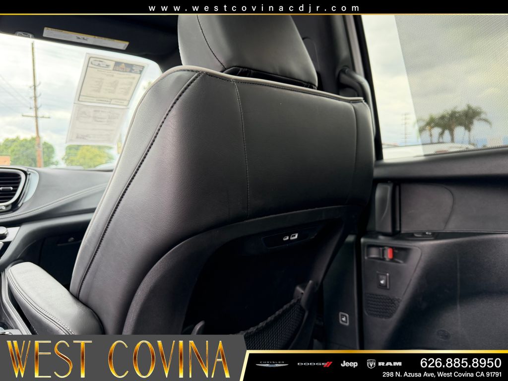 Used 2026 Chrysler Pacifica - photo 35