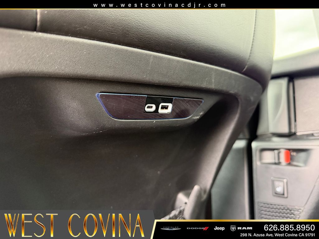 Used 2026 Chrysler Pacifica - photo 36