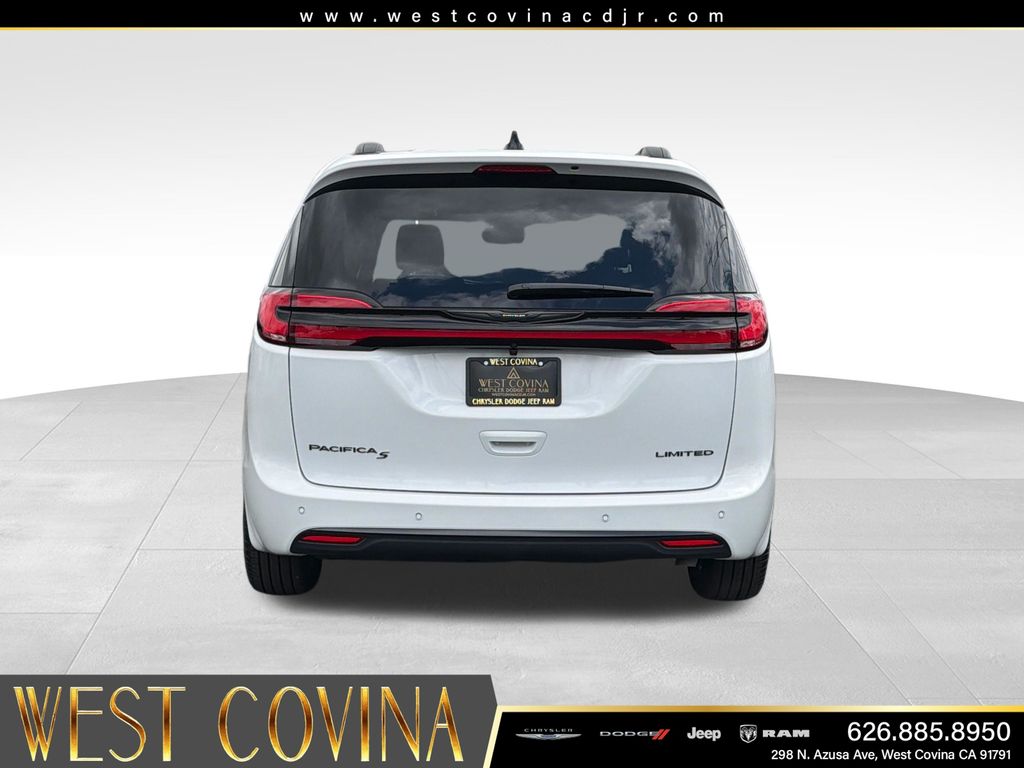 Used 2026 Chrysler Pacifica - photo 6