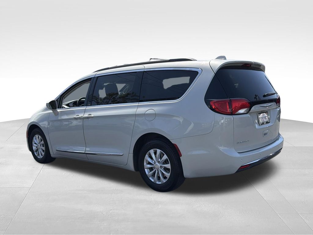 Used 2017 Chrysler Pacifica - photo 2