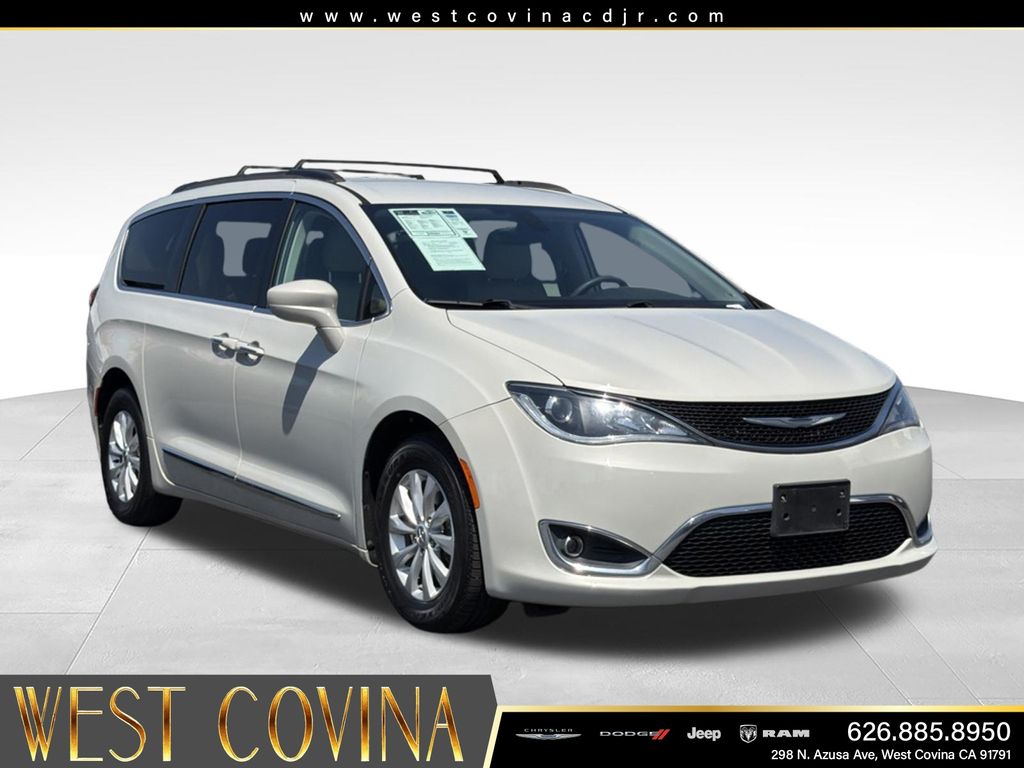 Used 2017 Chrysler Pacifica - photo 1