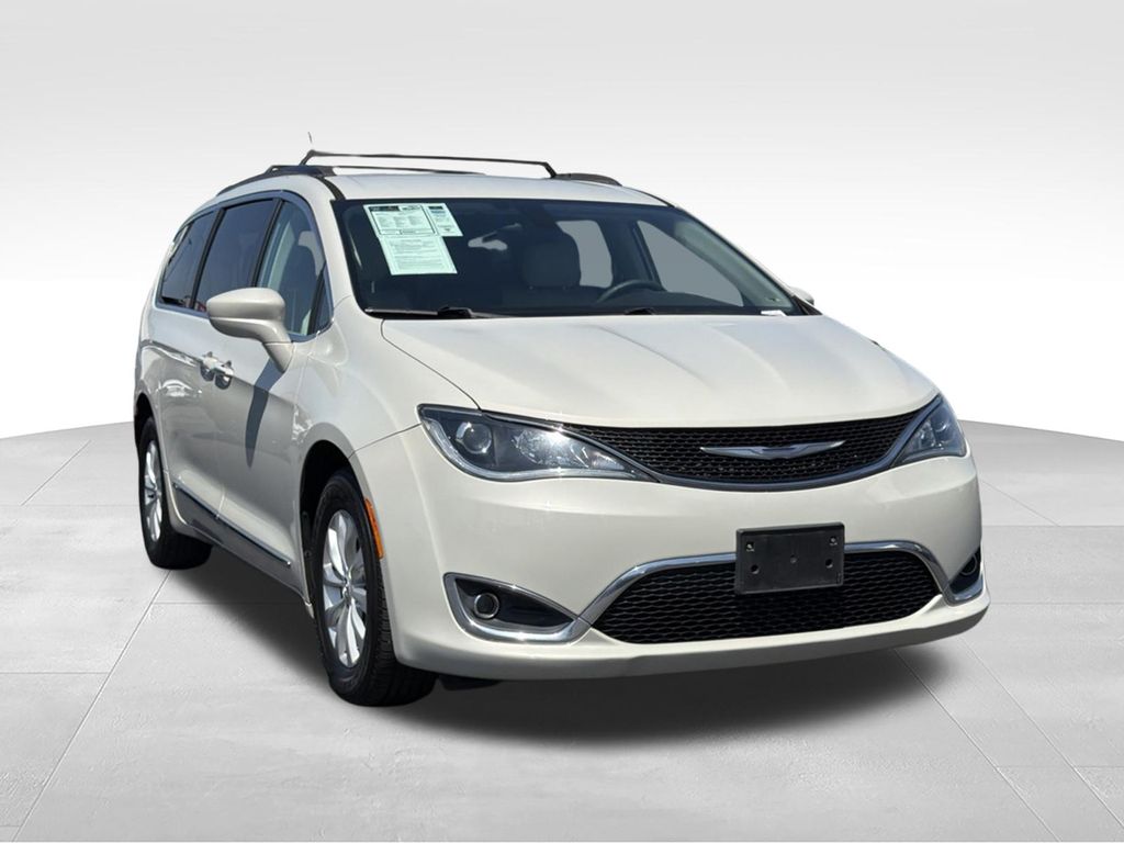 Used 2017 Chrysler Pacifica - photo 2