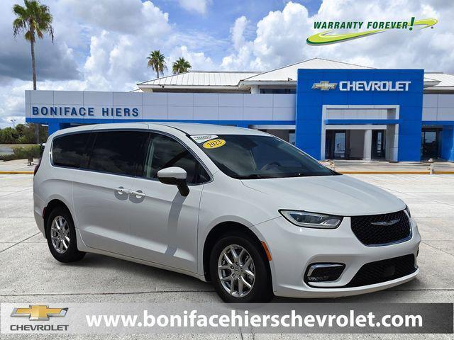 Used 2023 Chrysler Pacifica - photo 5