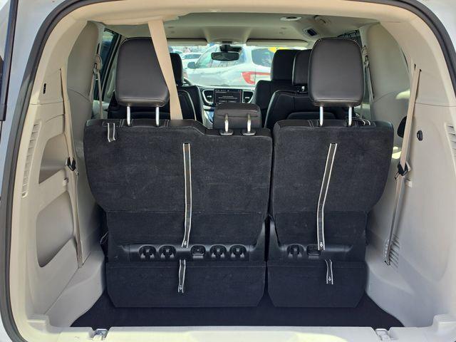 Used 2023 Chrysler Pacifica - photo 34