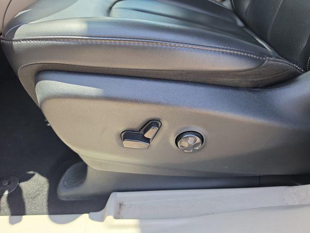 Used 2023 Chrysler Pacifica - photo 1