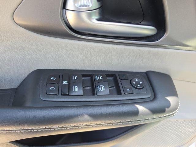 Used 2023 Chrysler Pacifica - photo 5