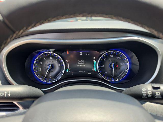 Used 2023 Chrysler Pacifica - photo 6