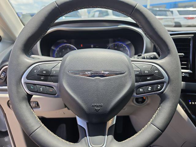 Used 2023 Chrysler Pacifica - photo 7