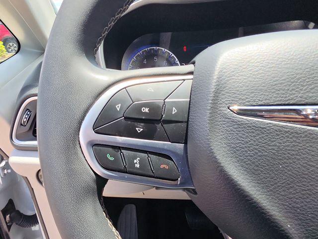 Used 2023 Chrysler Pacifica - photo 8