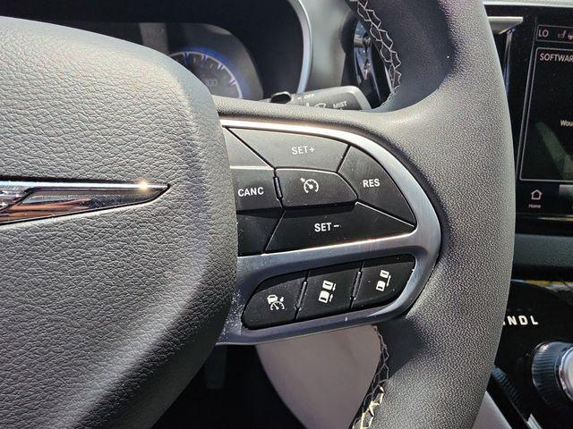 Used 2023 Chrysler Pacifica - photo 9